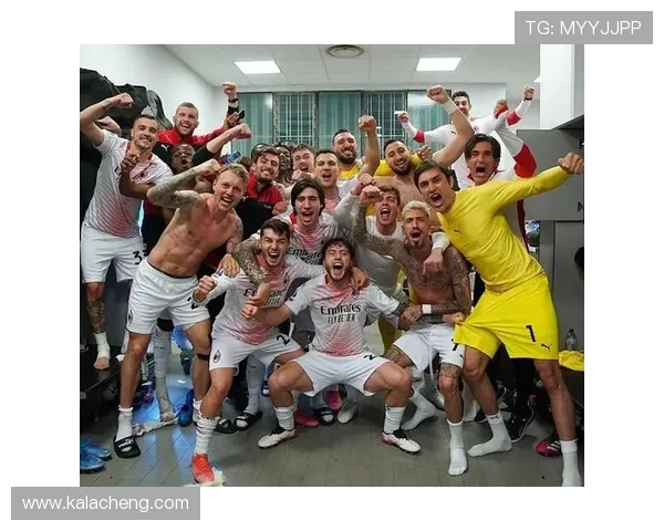 足球球星更衣室穿拖鞋瞬间曝光 球场与休闲完美融合引发热议